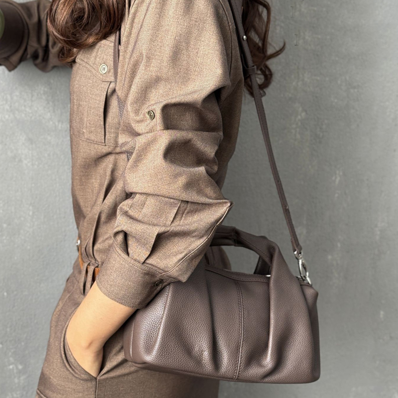 Кожаные сумки-подушки с инициа – обзор и цена Luxury Bags In Japan